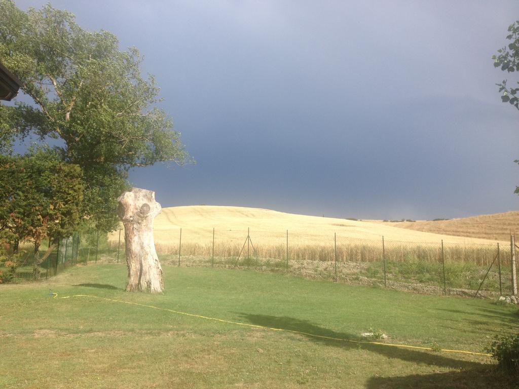 Podere Il Mulino Pieve di Santa Luce Luaran gambar